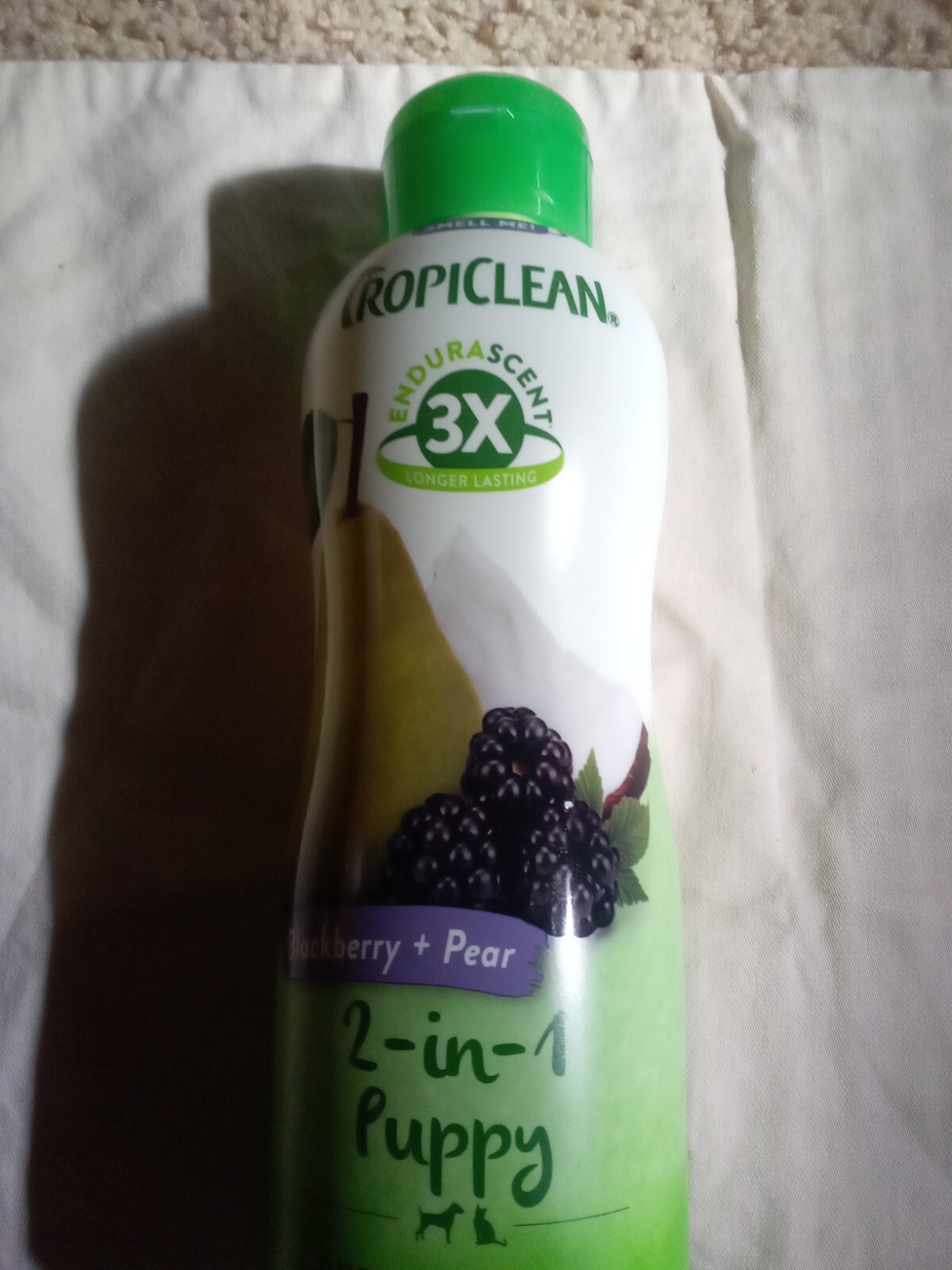 TropiClean Tearless Hypoallergenic Puppy Shampoo, 3x Longer Lasting Scent - Blackberry Pear 20 Oz